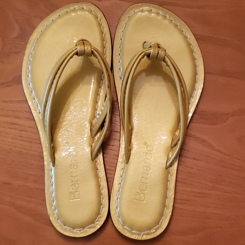 Bernardo Thong Sandals